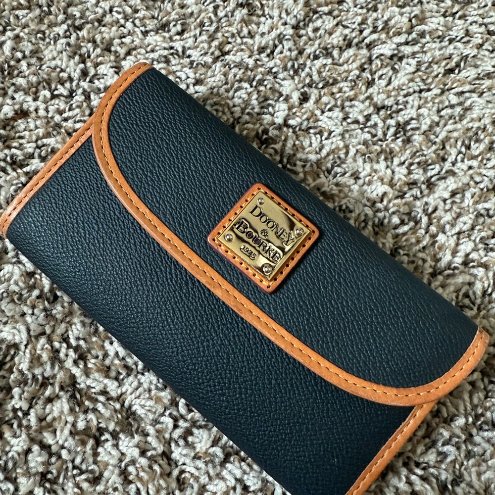 Pre-Loved Dooney & Bourke Black and Tan Wallet